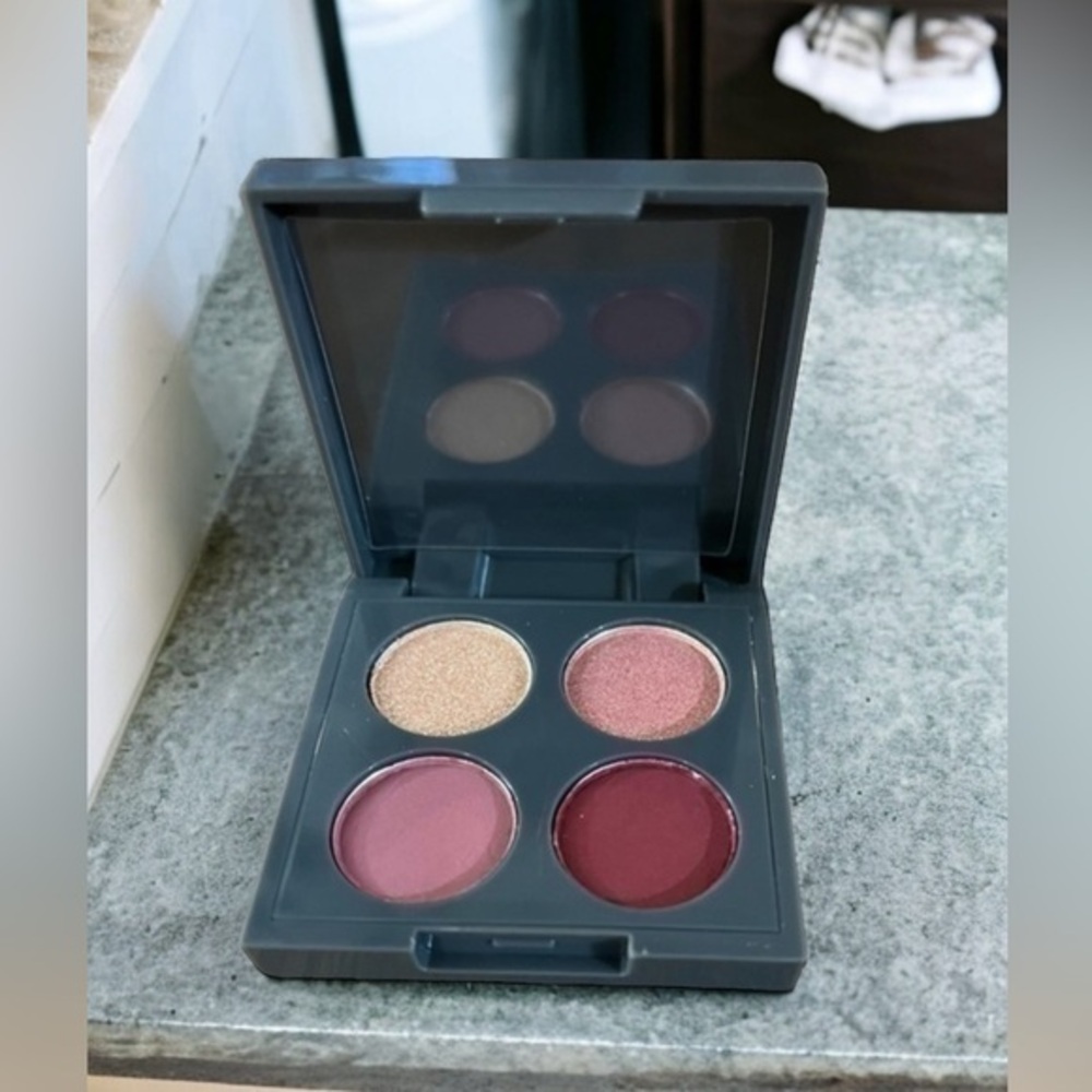 🆕KAB Cosmetics Quad - Plum Fairy